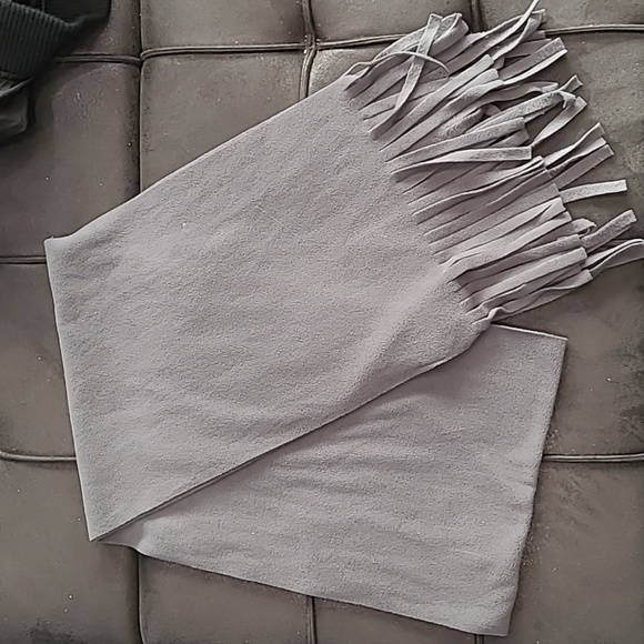 Old Navy Gray Fleece Scarf - Picture 1 of 3